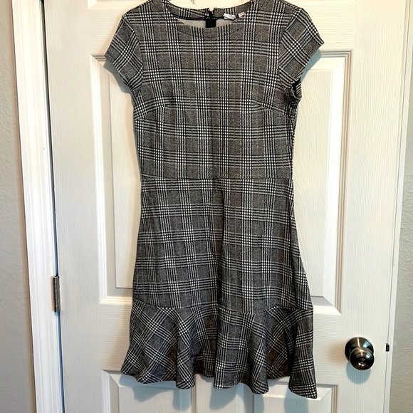 Mixed houndstooth print dress with ruffle bottom - Picture 1 of 3